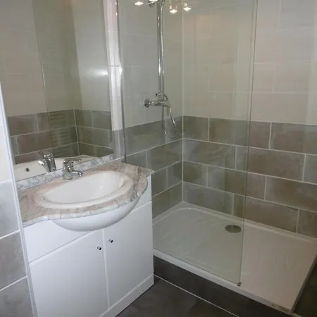 T2 Confortable - 4/5 Pers - Proche Grazel - Parking Prive - Fr-1-796-54 Lejlighed